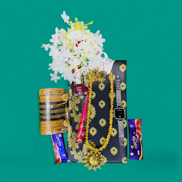 Attractive Saree Gift Comb Set