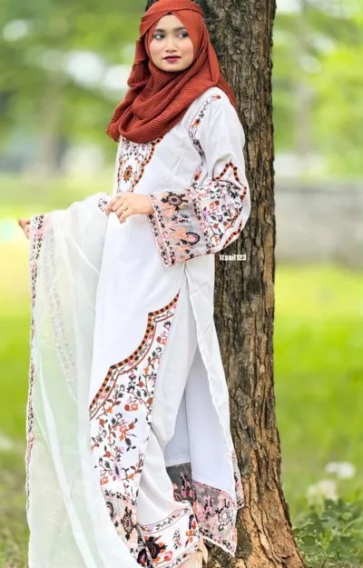 Digital Print Three Piece with Embroidered Neck and Organza Orna