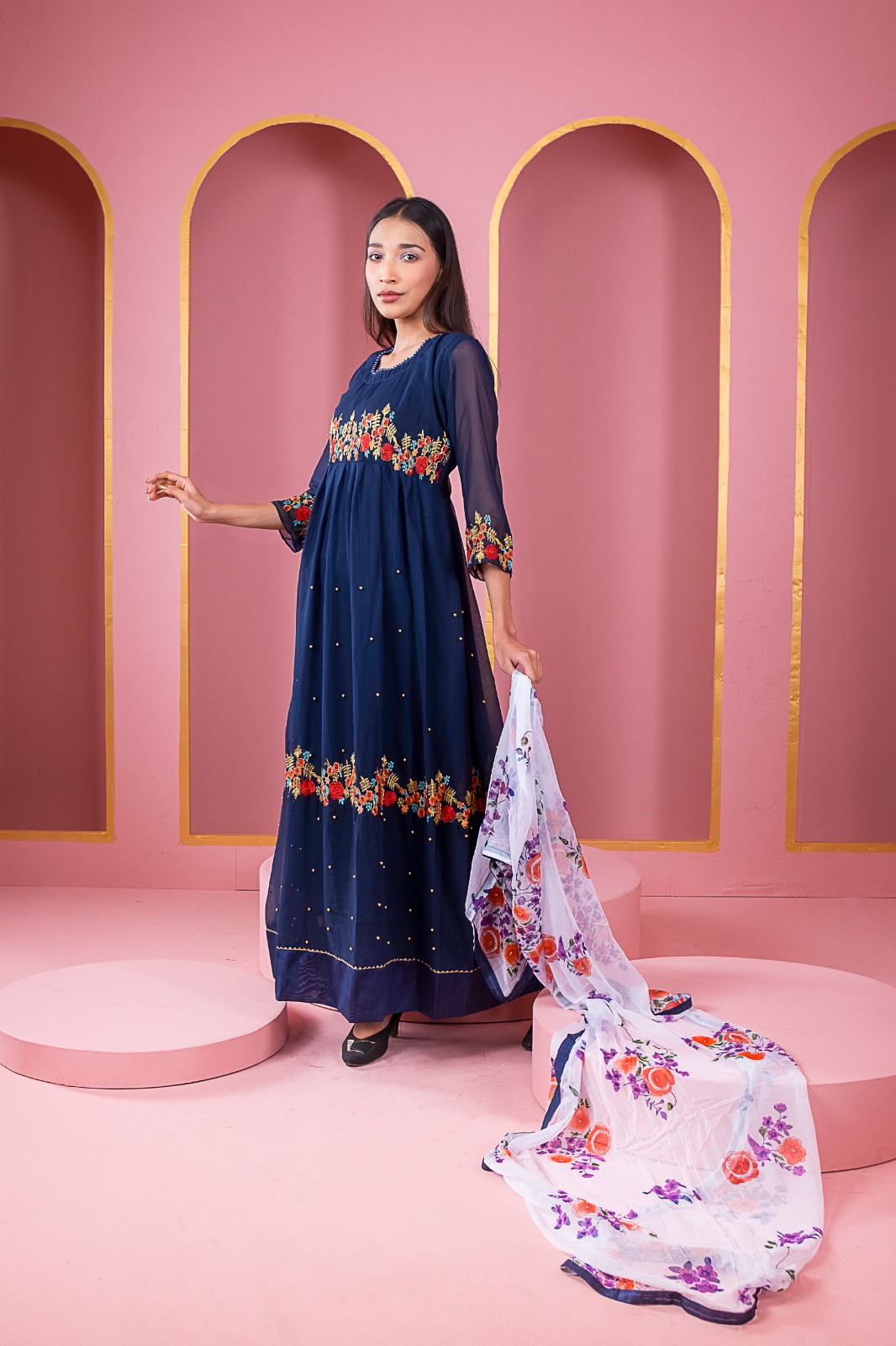 Women's Readymade Georgette Party Gown with Embroidered Orna, 46 Inch