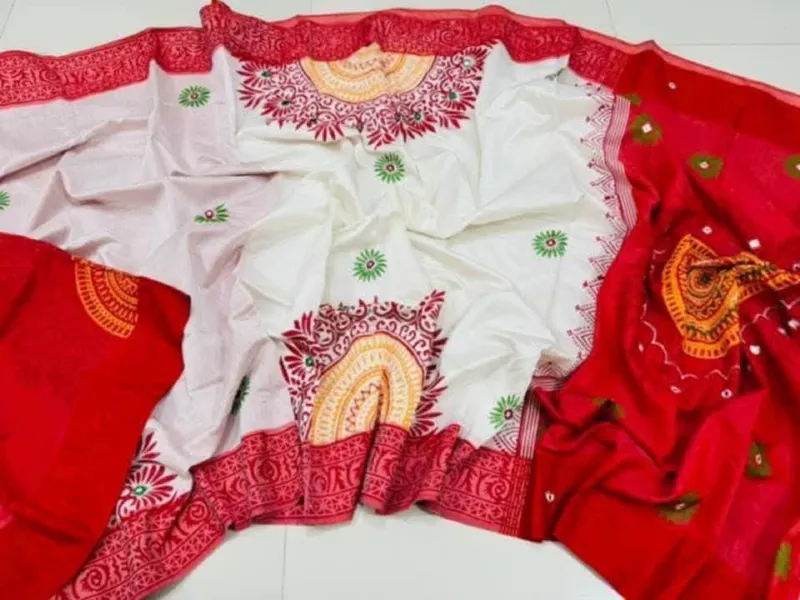 Embroidered Dhupian Silk Saree in Block Print, Without Blouse