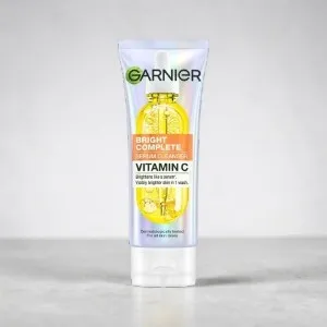 Garnier Bright Complete Vitamin C Serum Cleanser 100ml (Indonesia)