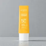 Dot & Key Vitamin C + E Super Bright Sunscreen SPF50+ PA++++ 50g (India)