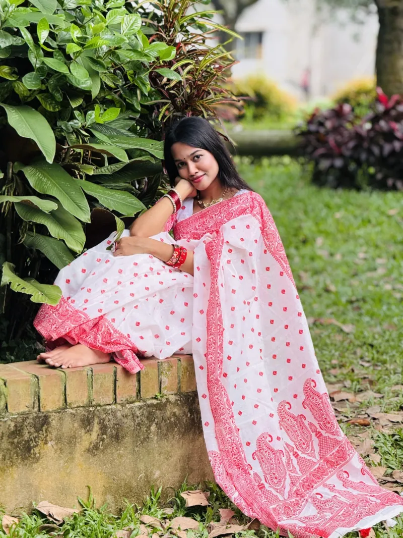 Boishakh Screen Print Saree with Tassel and Blouse Piece