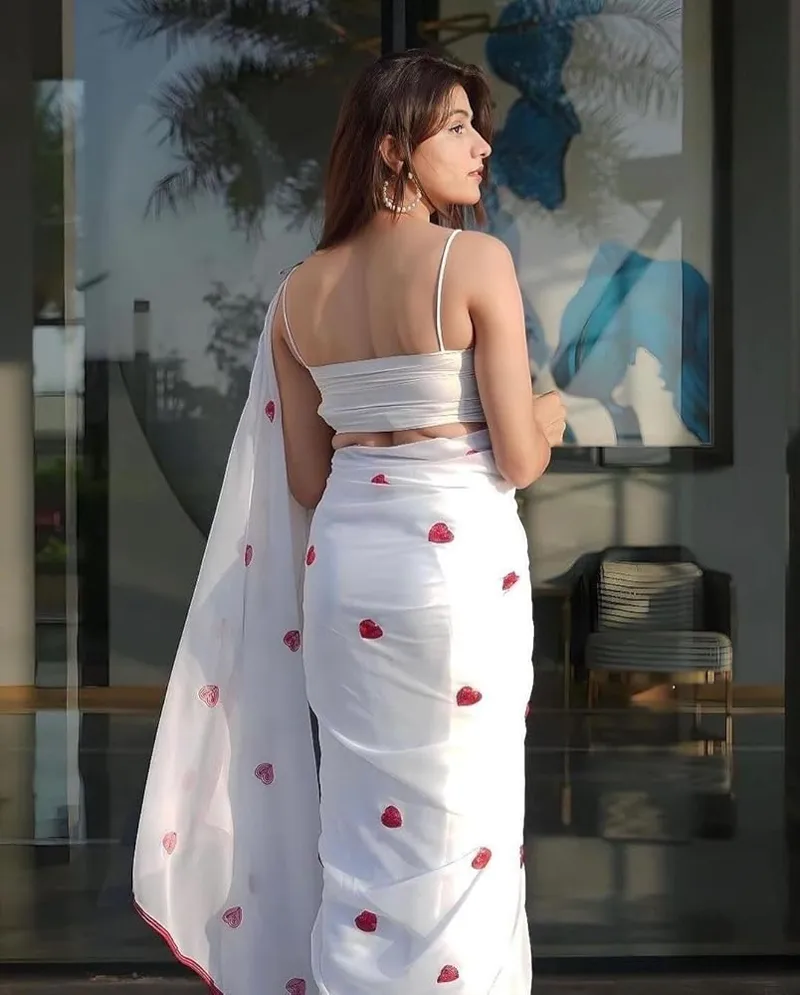 Embroidered Georgette Saree with Tassels, Without Blouse
